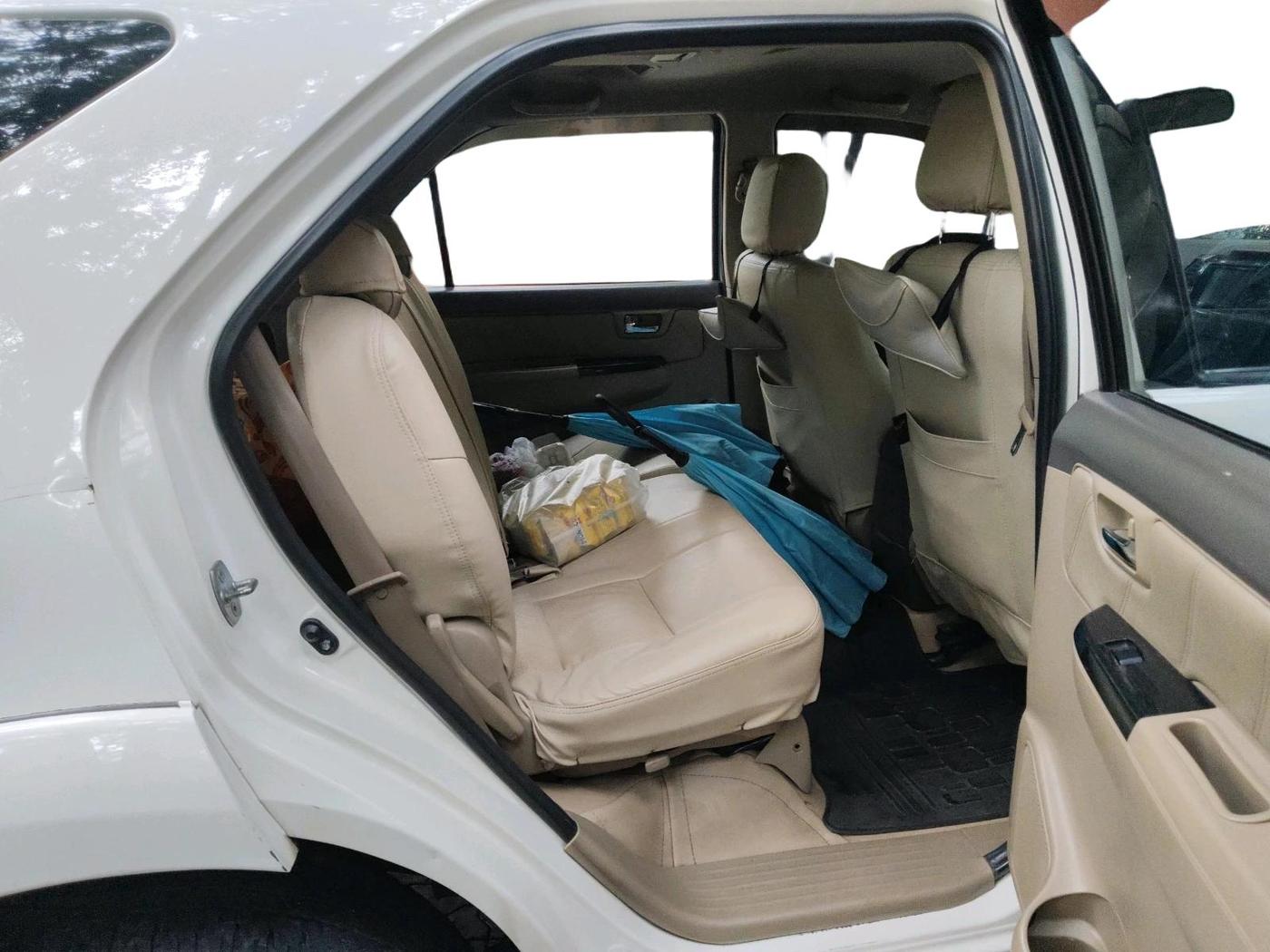 2013 Toyota Fortuner 3.0 4X2 AT, Diesel, Automatic, 1,15,569 km, interior