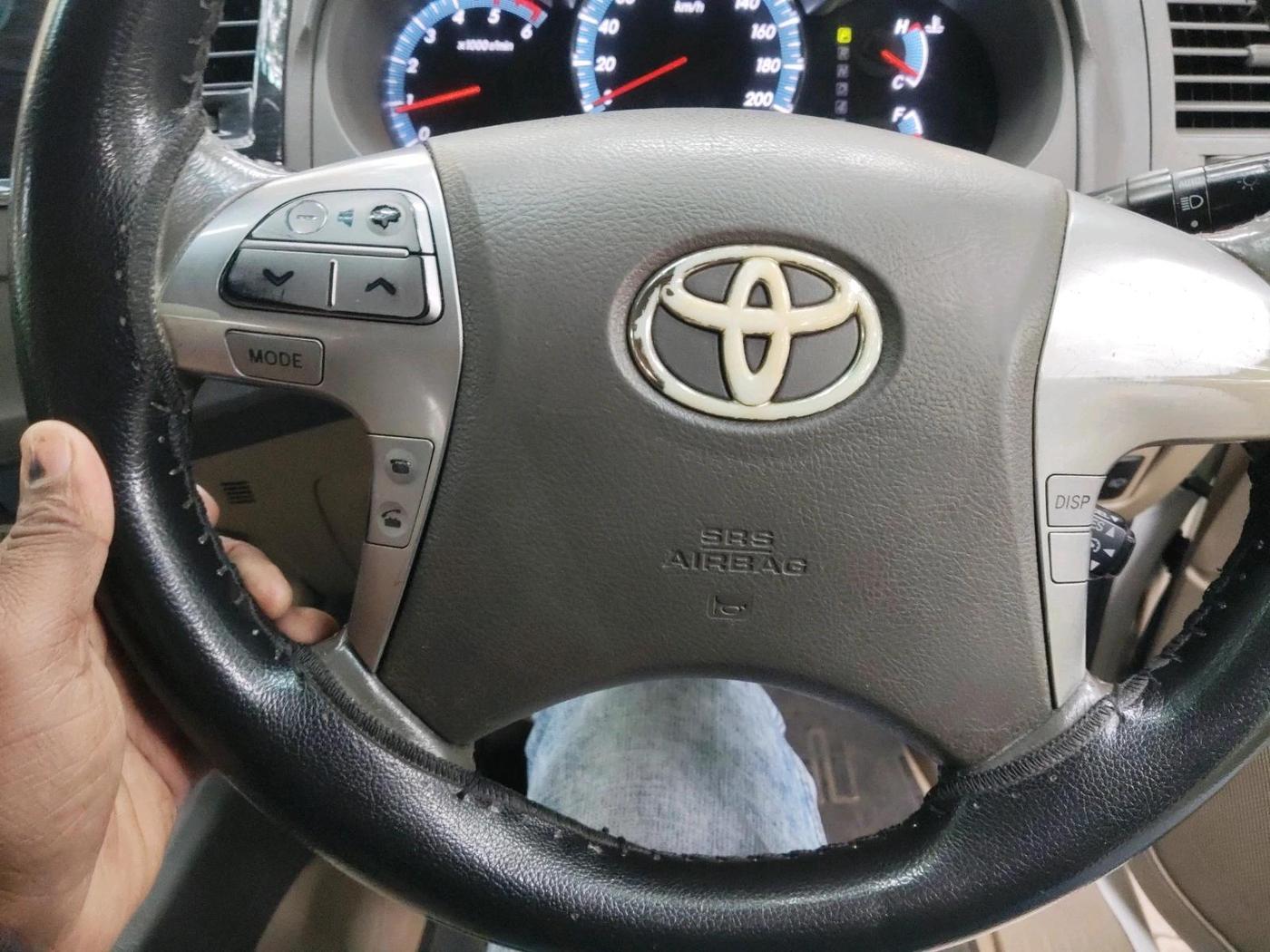 2013 Toyota Fortuner 3.0 4X2 AT, Diesel, Automatic, 1,15,569 km, interior