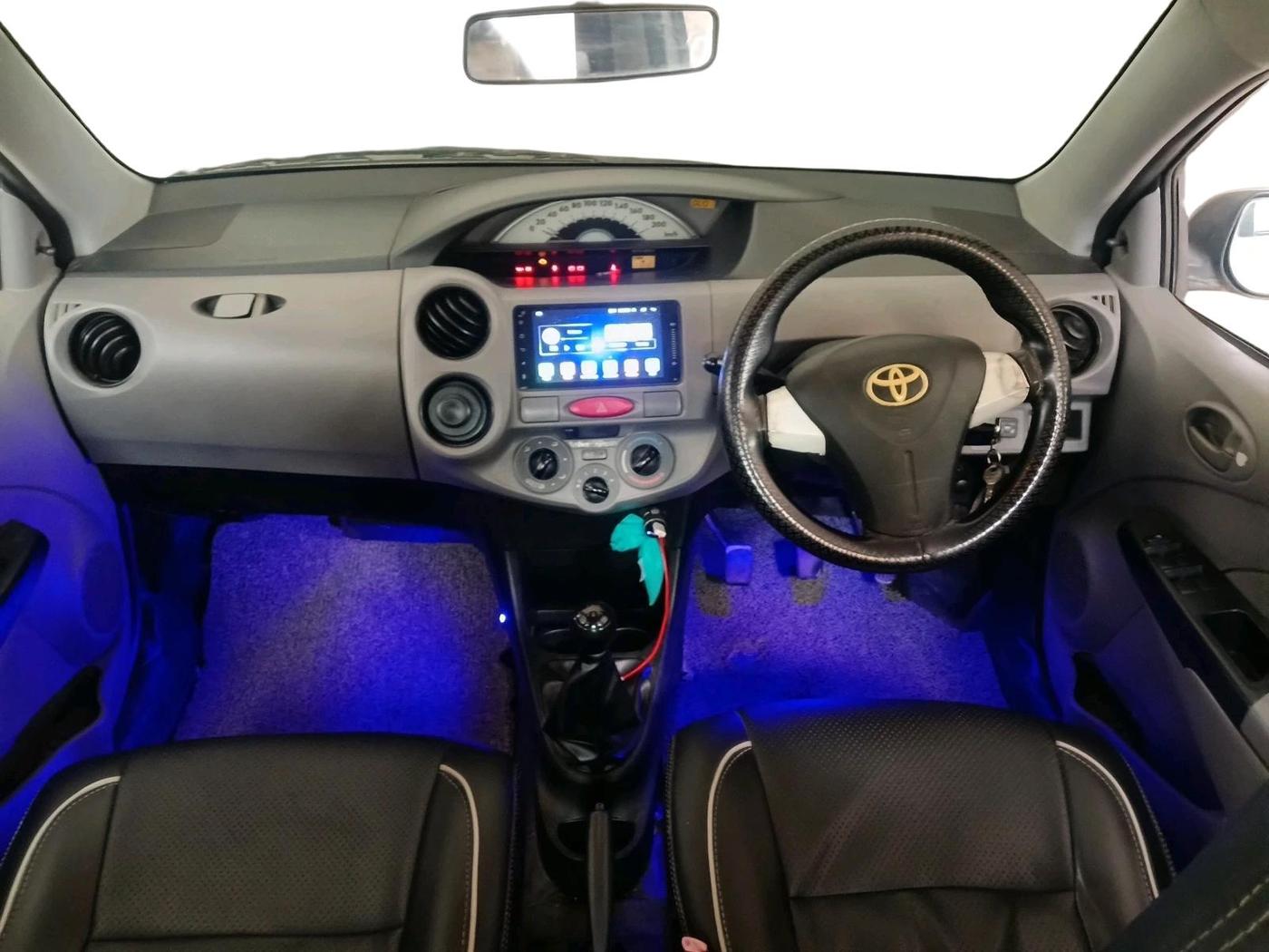 2011 Toyota Etios G, CNG, Manual, 2,36,380 km, interior