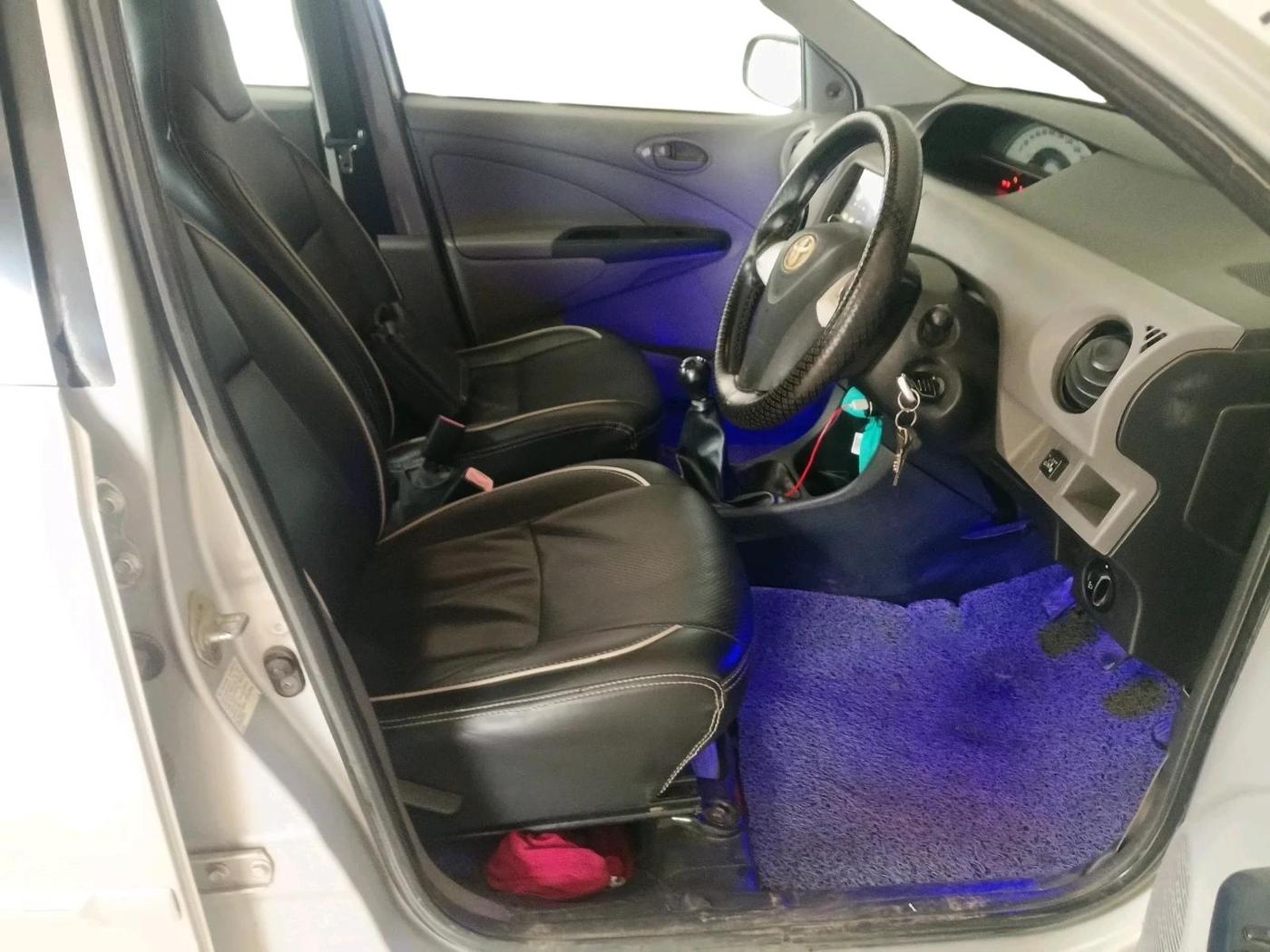 2011 Toyota Etios G, CNG, Manual, 2,36,380 km, interior