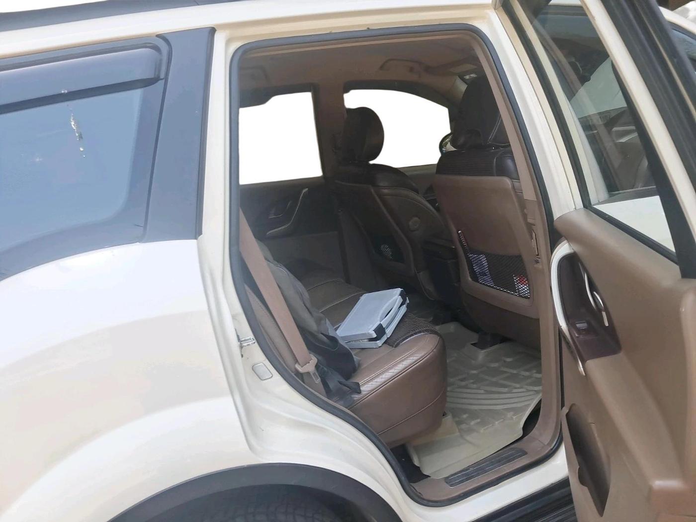 2013 Mahindra XUV500 W8, Diesel, Manual, 1,28,423 km, interior