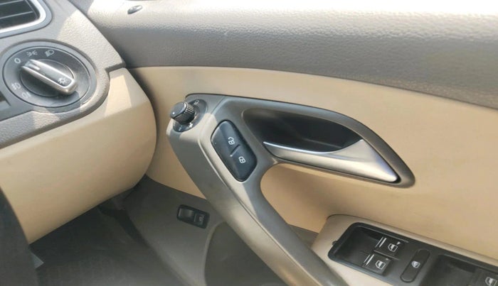 2015 Volkswagen Vento HIGHLINE 1.5 AT, Diesel, Automatic, 1,76,434 km, interior