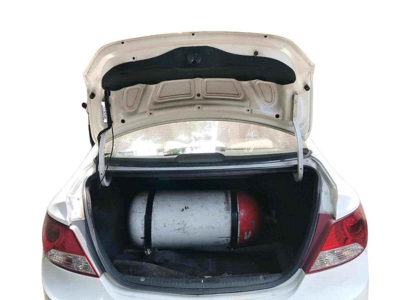 2013 Hyundai Verna FLUIDIC 1.6 VTVT EX, CNG, Manual, 1,31,585 km, exterior