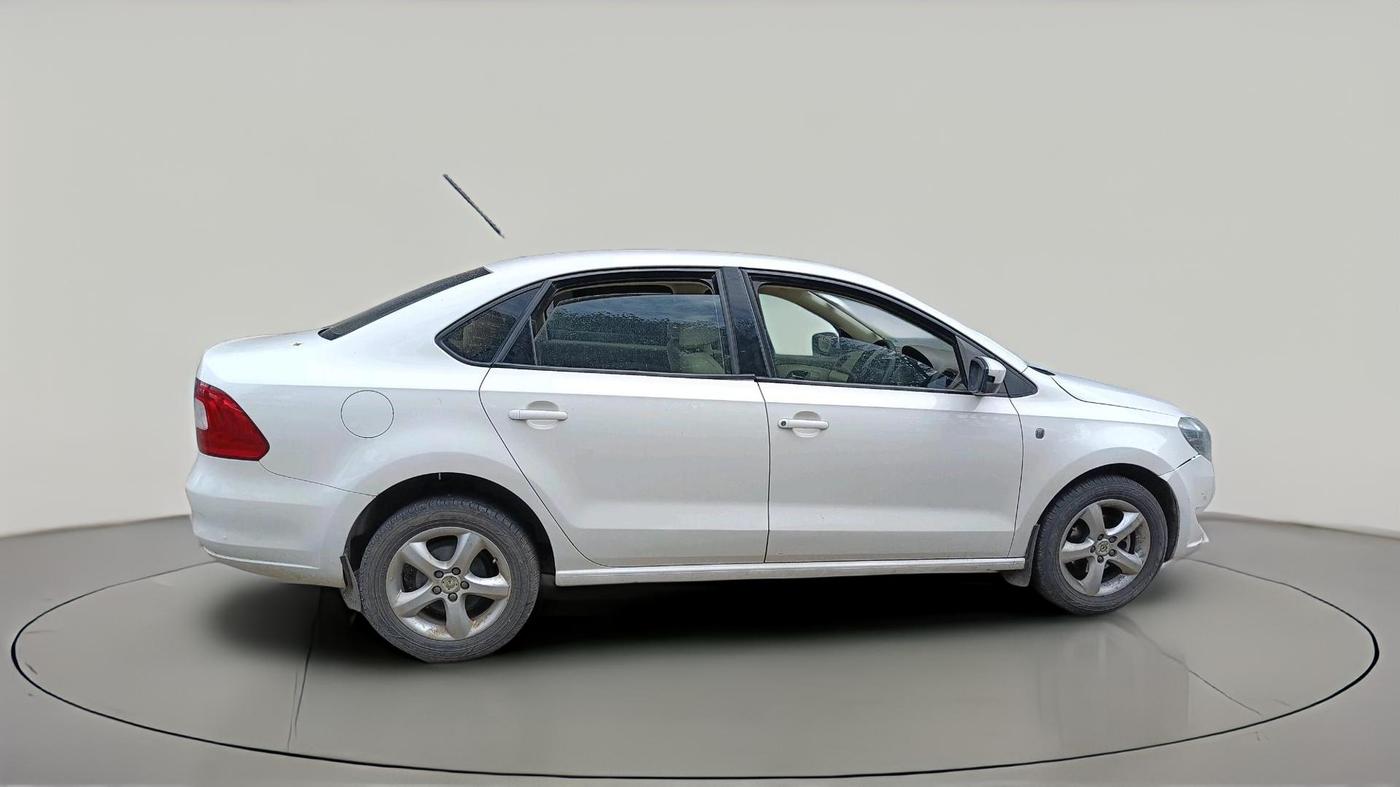 2012 Skoda Rapid ELEGANCE 1.6 MPI AT, Petrol, Automatic, 50,726 km, exterior