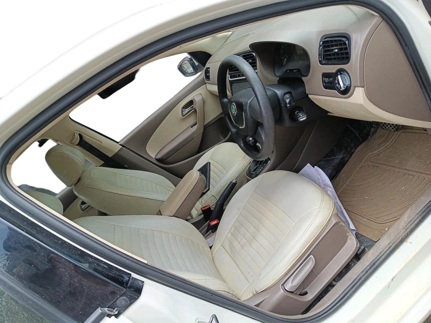 2012 Skoda Rapid ELEGANCE 1.6 MPI AT, Petrol, Automatic, 50,726 km, interior