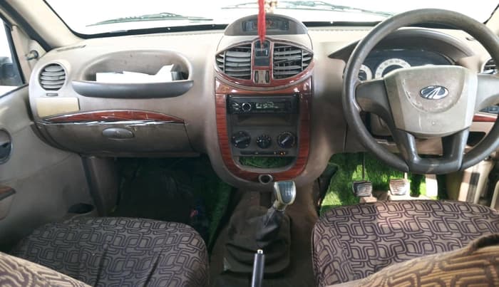 2011 Mahindra Xylo E4, Diesel, Manual, 3,46,930 km, interior