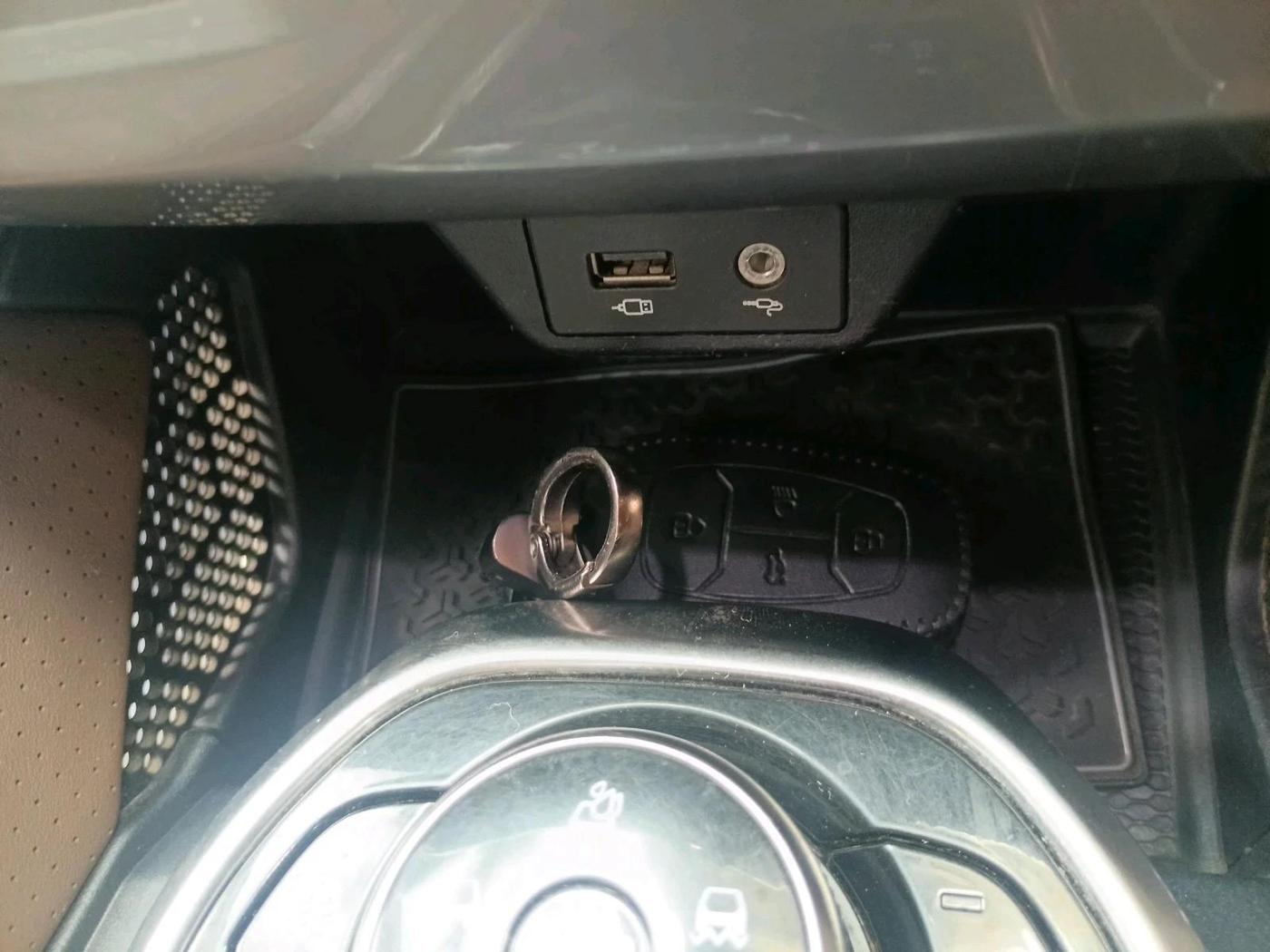 2020 Tata Harrier XZA PLUS 2.0L, Diesel, Automatic, 76,169 km, interior