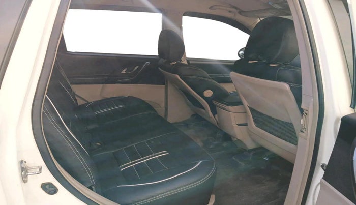 2016 Mahindra XUV500 W6, Diesel, Manual, 1,28,288 km, interior