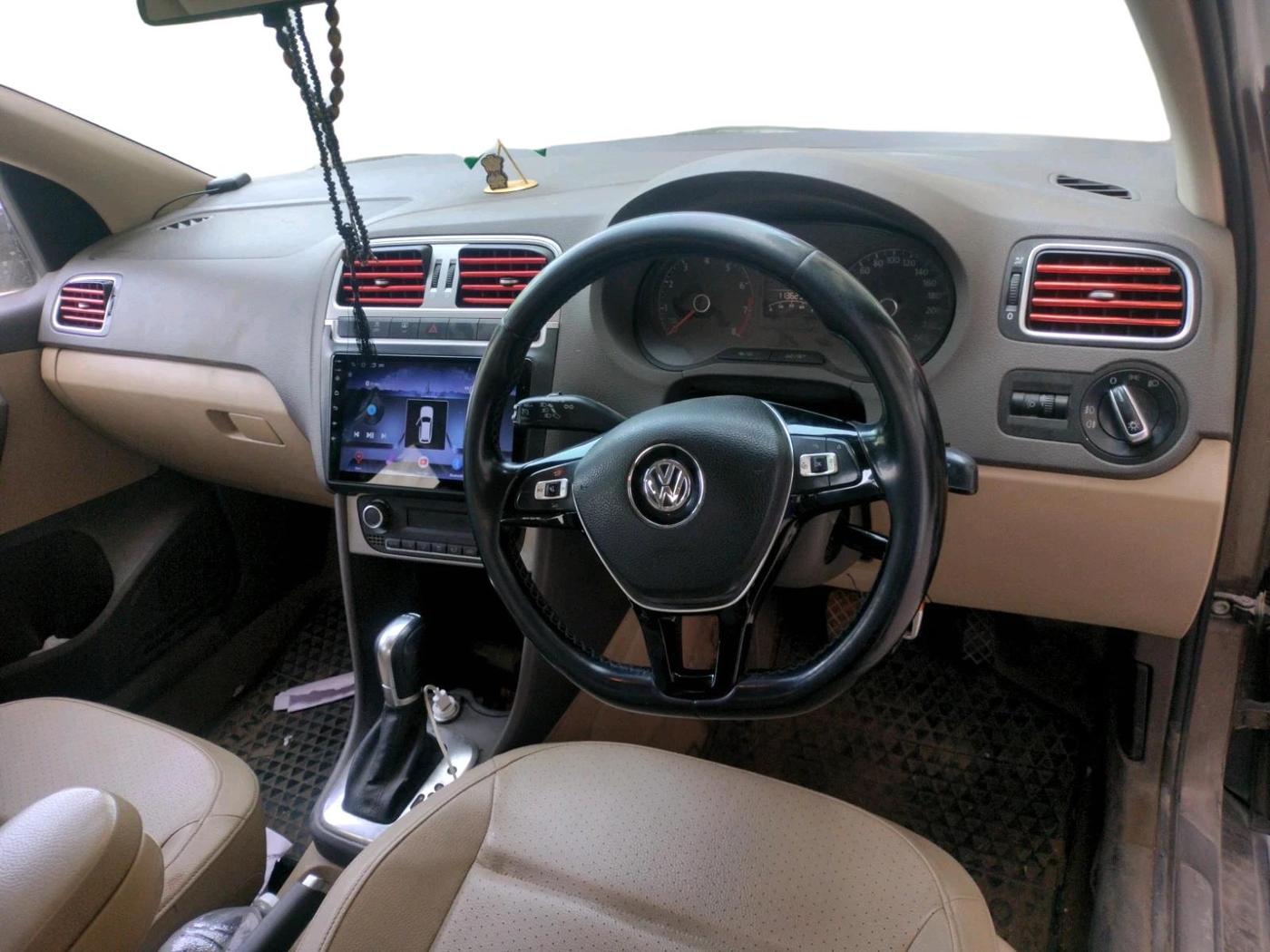 2015 Volkswagen Vento HIGHLINE PETROL AT, Petrol, Automatic, 1,13,623 km, interior