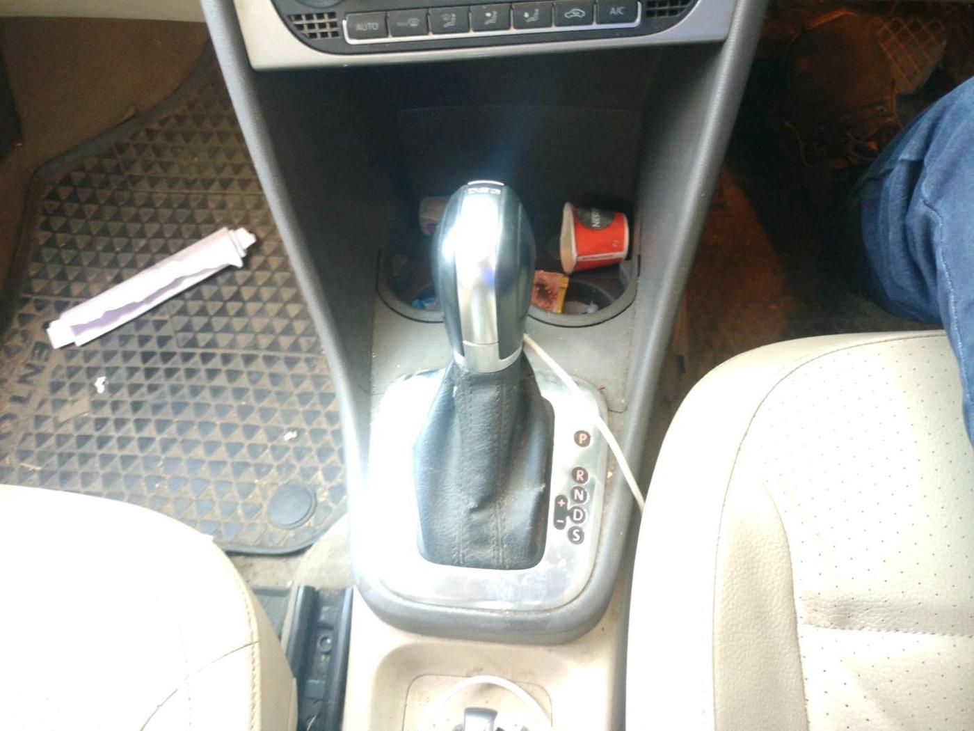 2015 Volkswagen Vento HIGHLINE PETROL AT, Petrol, Automatic, 1,13,623 km, interior
