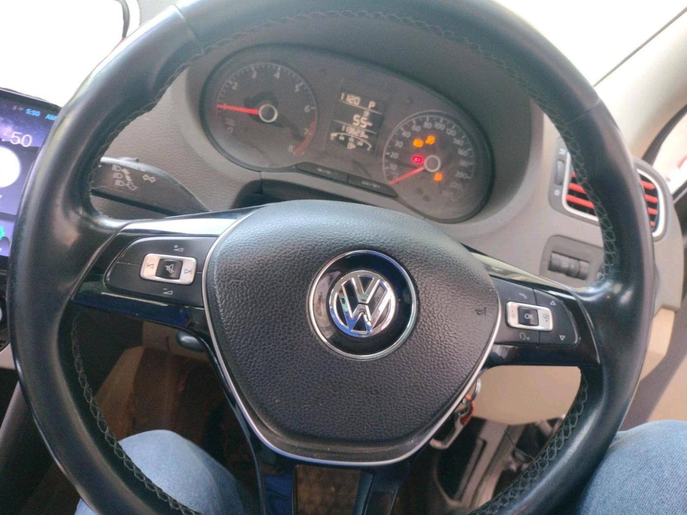 2015 Volkswagen Vento HIGHLINE PETROL AT, Petrol, Automatic, 1,13,623 km, interior