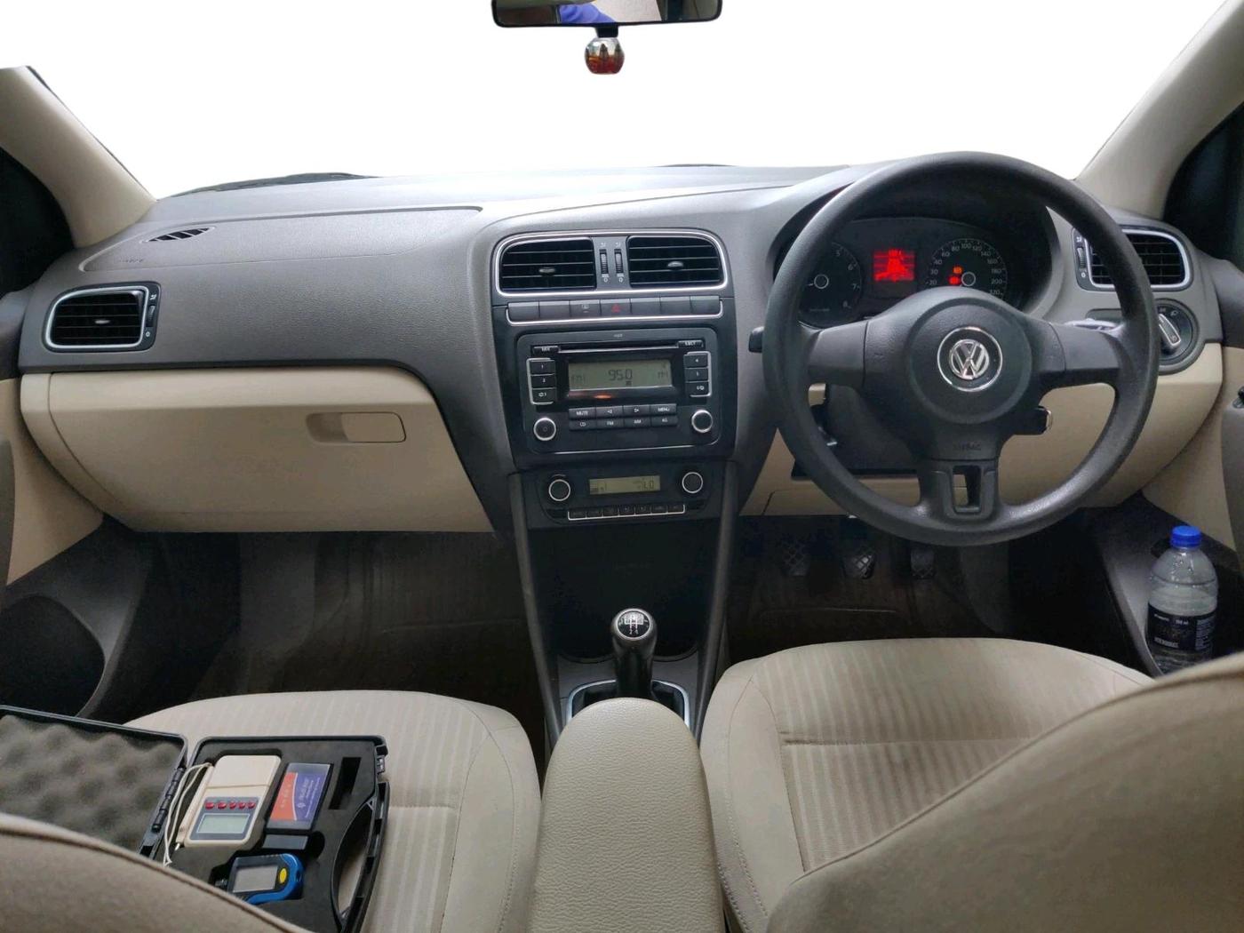 2011 Volkswagen Vento HIGHLINE 1.6 MPI, Petrol, Manual, 68,909 km, interior