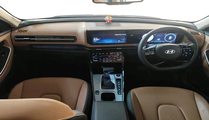 2025 Hyundai ALCAZAR Signature 7 STR 1.5 Turbo GDi Petrol DCT, Petrol, Automatic, 4,022 km, interior