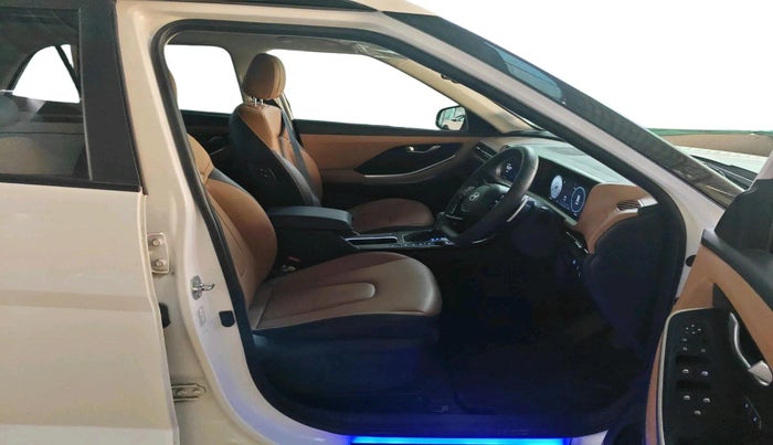 2025 Hyundai ALCAZAR Signature 7 STR 1.5 Turbo GDi Petrol DCT, Petrol, Automatic, 4,022 km, interior