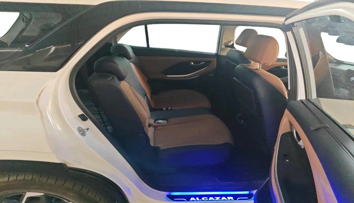 2025 Hyundai ALCAZAR Signature 7 STR 1.5 Turbo GDi Petrol DCT, Petrol, Automatic, 4,022 km, interior