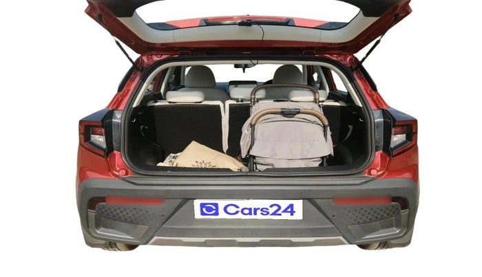 2025 Mahindra XUV 3XO AX5 1.2 L TCMPFI AT, Petrol, Automatic, 4,269 km, exterior