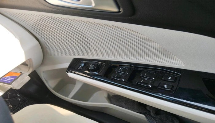 2025 Mahindra XUV 3XO AX5 1.2 L TCMPFI AT, Petrol, Automatic, 4,269 km, interior