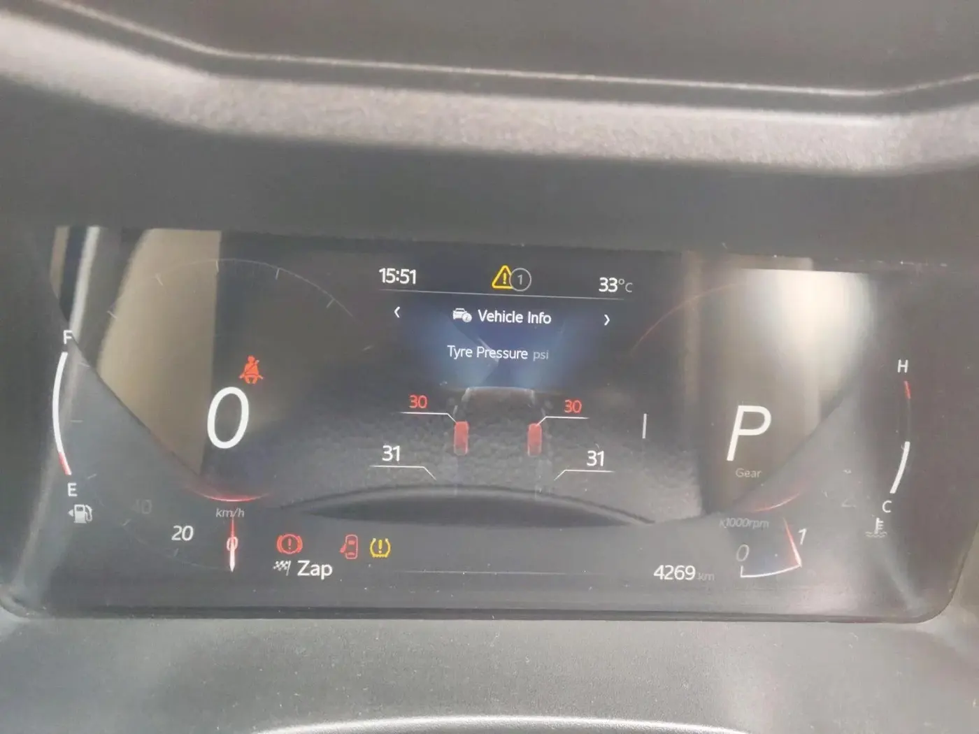 2025 Mahindra XUV 3XO AX5 1.2 L TCMPFI AT, Petrol, Automatic, 4,269 km, interior