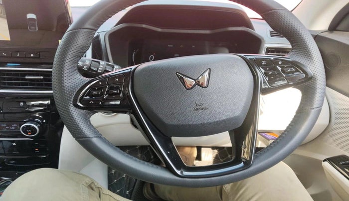 2025 Mahindra XUV 3XO AX5 1.2 L TCMPFI AT, Petrol, Automatic, 4,269 km, interior