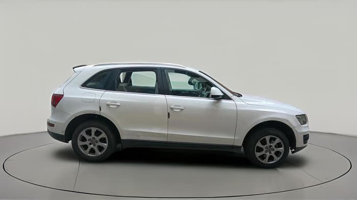 2011 Audi Q5 2.0 TDI QUATTRO, Diesel, Automatic, 1,79,981 km, exterior
