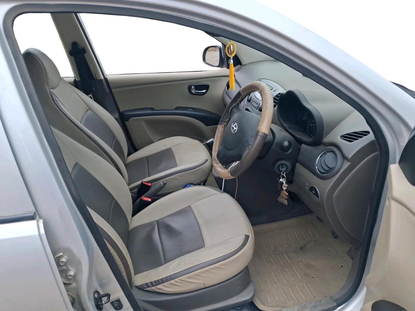 2013 Hyundai i10 SPORTZ 1.2, Petrol, Manual, 18,180 km, interior