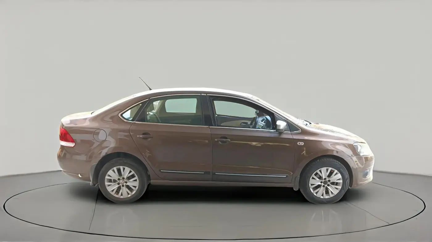 2015 Volkswagen Vento HIGHLINE 1.6 MPI, Petrol, Manual, 89,410 km, exterior