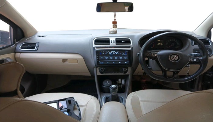 2015 Volkswagen Vento HIGHLINE 1.6 MPI, Petrol, Manual, 89,410 km, interior