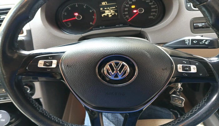 2015 Volkswagen Vento HIGHLINE 1.6 MPI, Petrol, Manual, 89,410 km, interior