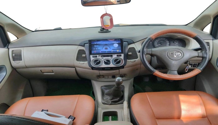 2011 Toyota Innova 2.5 G4 8 STR, Diesel, Manual, 3,36,308 km, interior