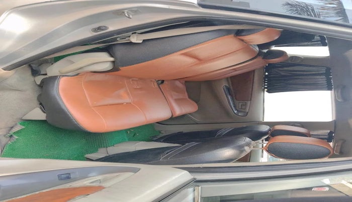 2011 Toyota Innova 2.5 G4 8 STR, Diesel, Manual, 3,36,308 km, interior