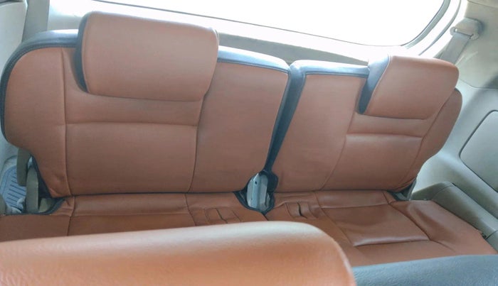 2011 Toyota Innova 2.5 G4 8 STR, Diesel, Manual, 3,36,308 km, interior