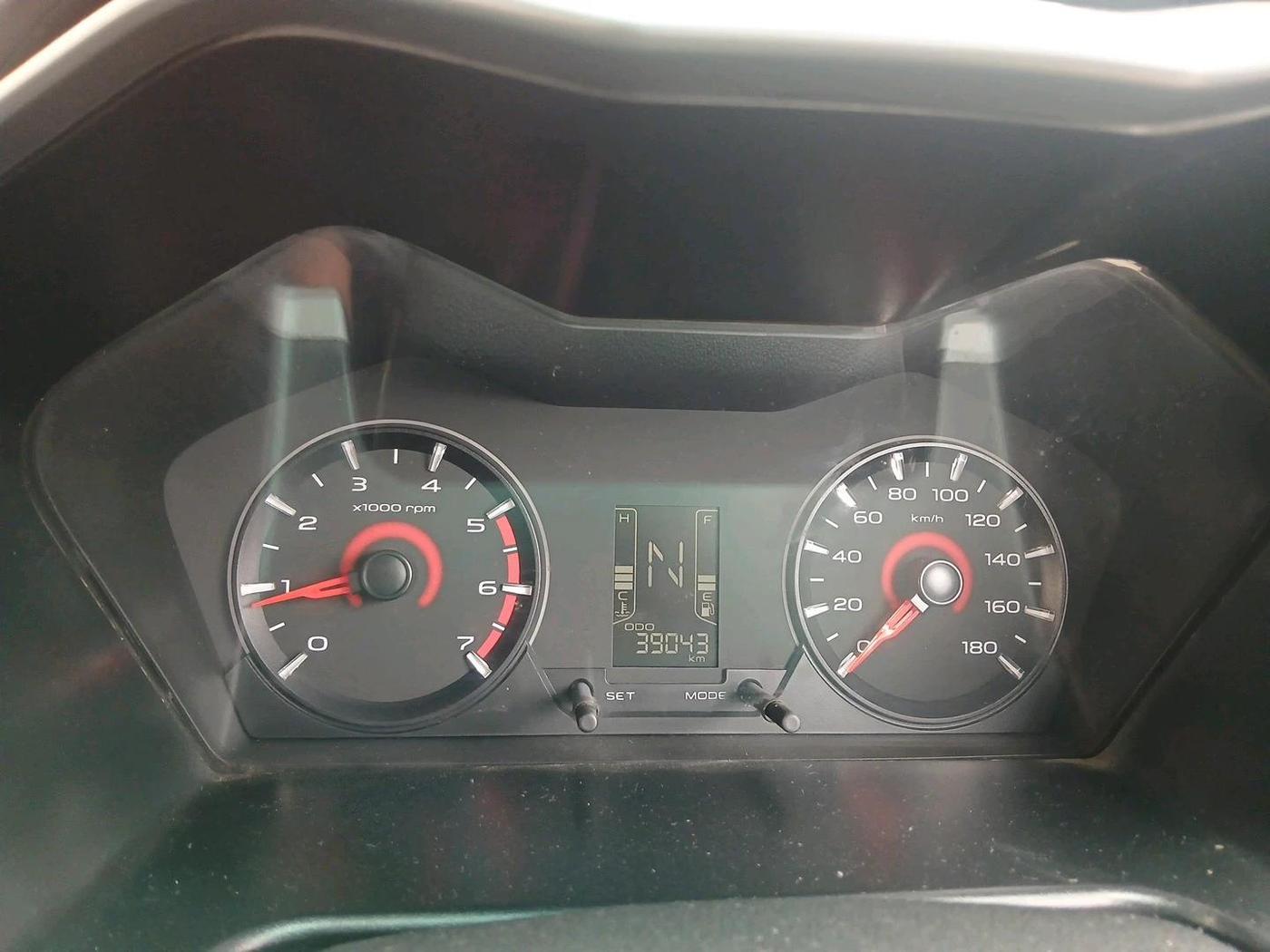 2017 Mahindra Kuv100 K8 6 STR, Petrol, Manual, 39,043 km, interior