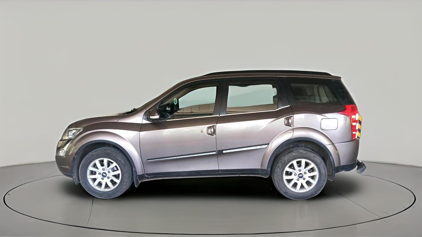 2018 Mahindra XUV500 W10 AT, Diesel, Automatic, 1,77,784 km, exterior