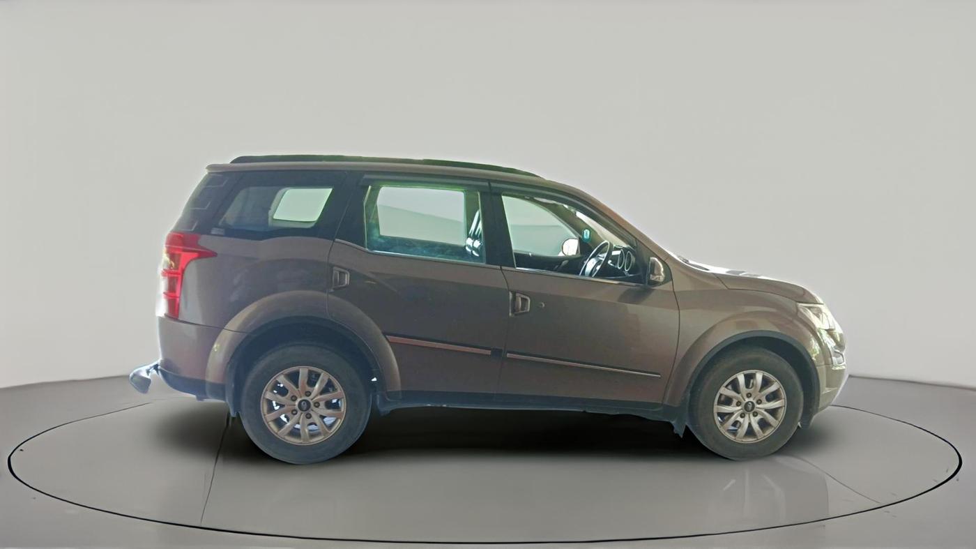 2018 Mahindra XUV500 W10 AT, Diesel, Automatic, 1,77,784 km, exterior