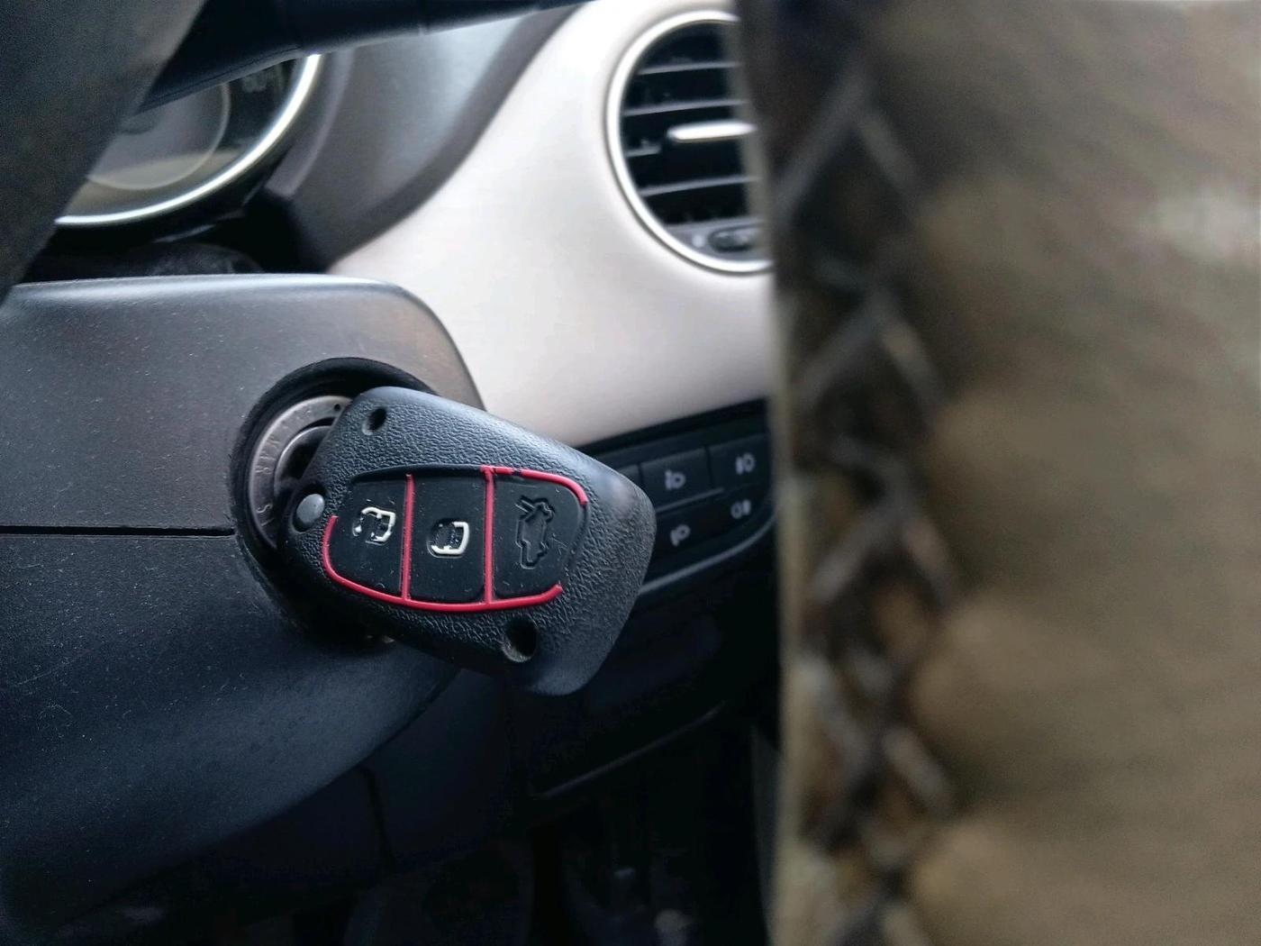 2014 Fiat Linea DYNAMIC 1.3 L ADVANCED MULTIJET, Diesel, Manual, 1,60,103 km, interior
