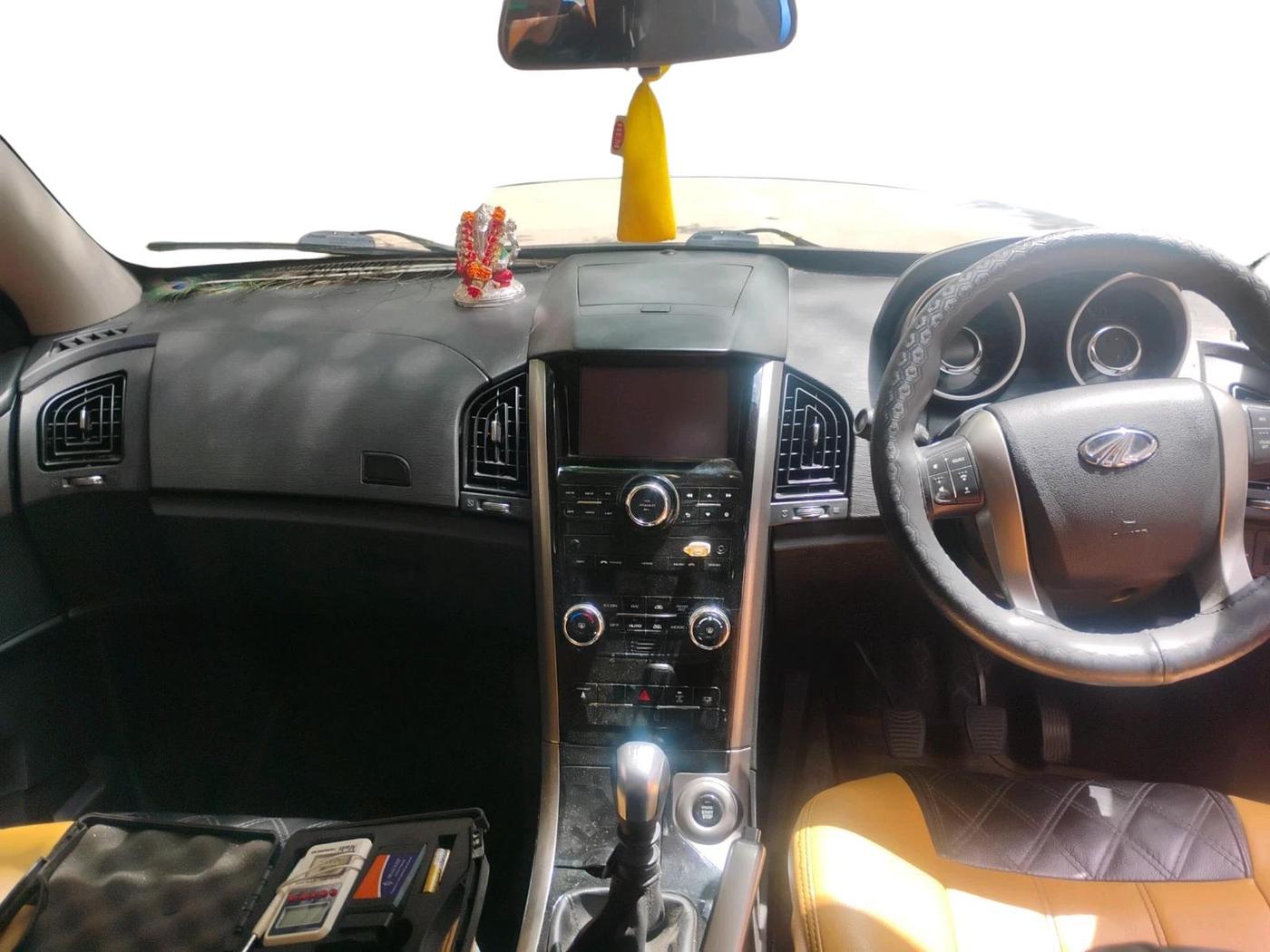 2018 Mahindra XUV500 W7, Diesel, Manual, 51,152 km, interior