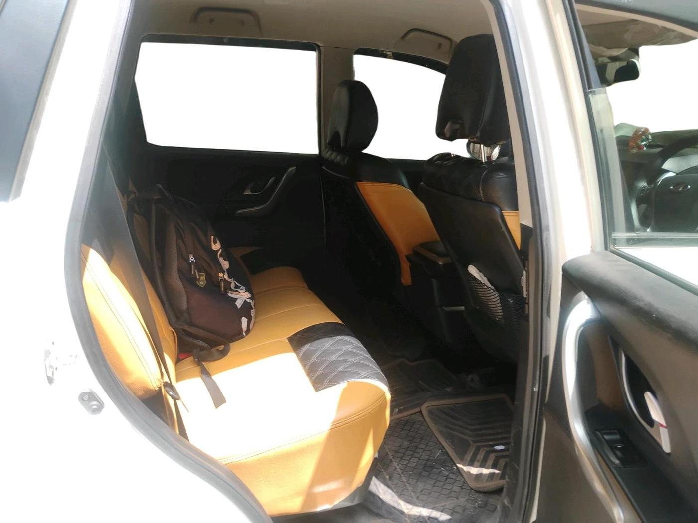 2018 Mahindra XUV500 W7, Diesel, Manual, 51,152 km, interior