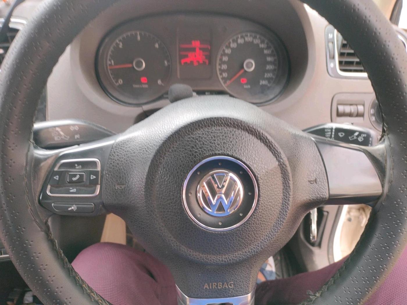 2013 Volkswagen Vento HIGHLINE DIESEL 1.6, Diesel, Manual, 2,00,943 km, interior