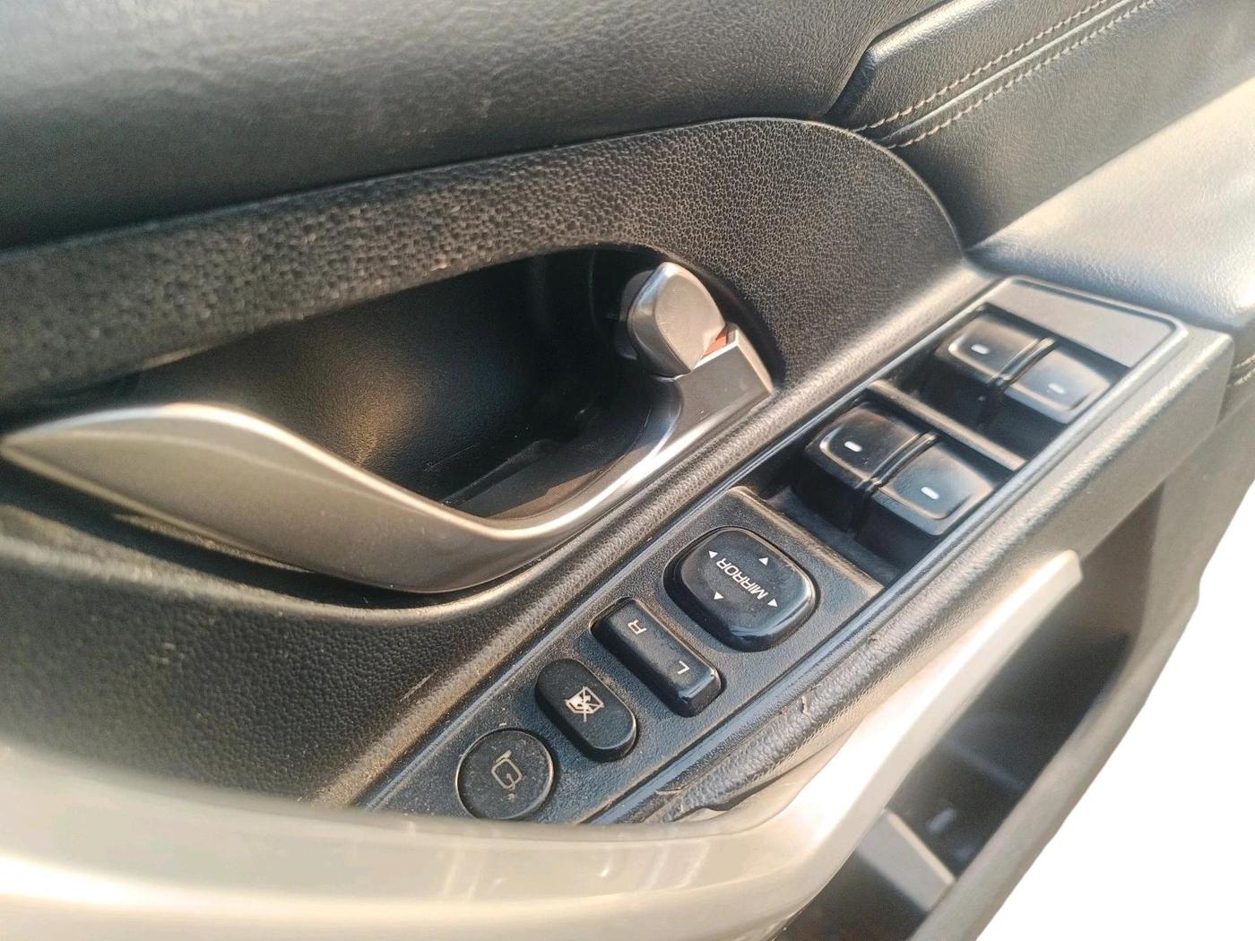 2019 Mahindra XUV500 W11, Diesel, Manual, 1,93,082 km, interior
