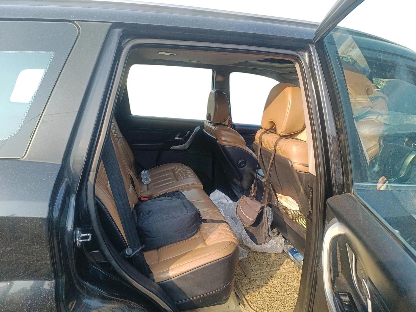 2019 Mahindra XUV500 W11, Diesel, Manual, 1,93,082 km, interior