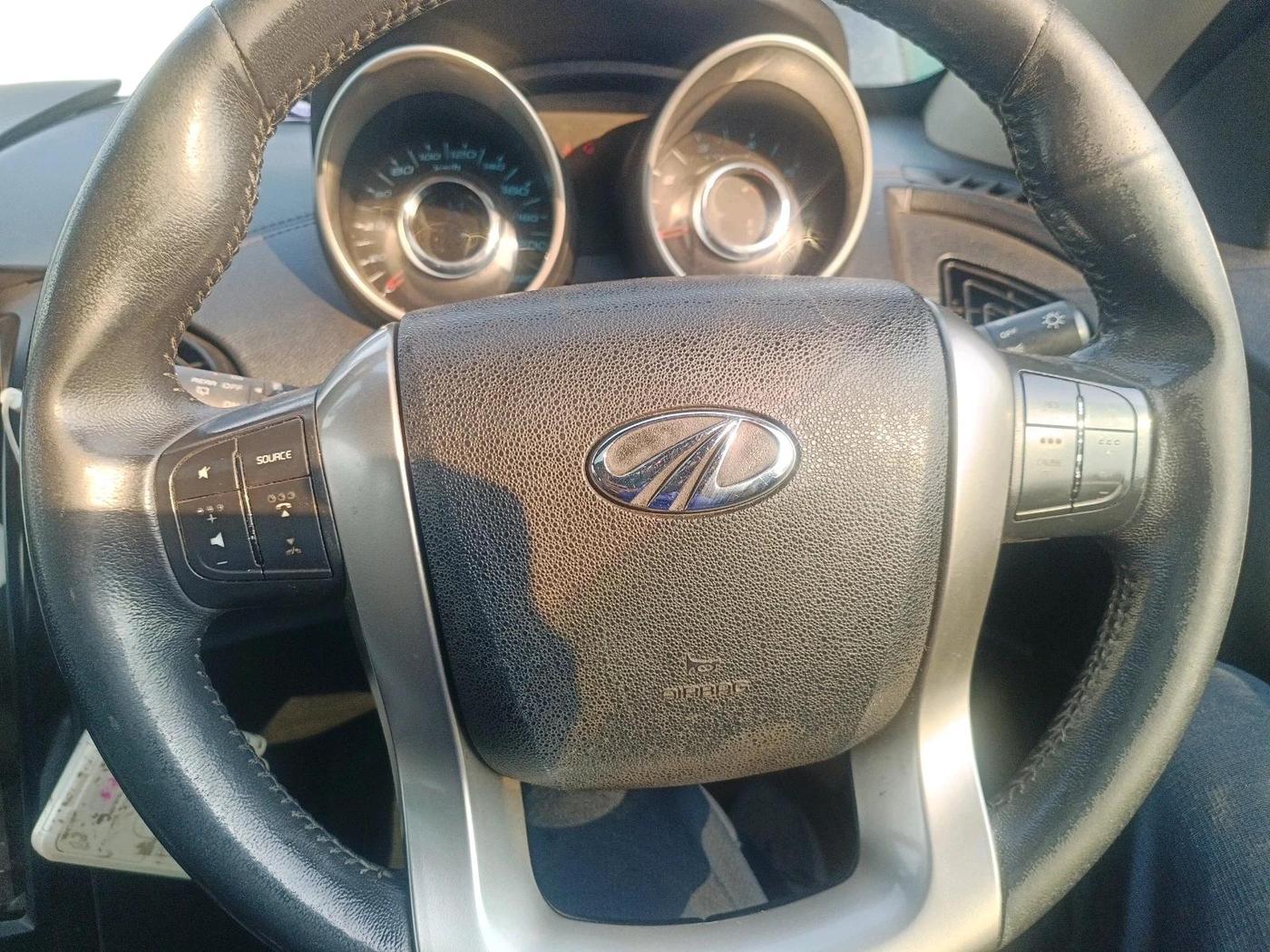2019 Mahindra XUV500 W11, Diesel, Manual, 1,93,082 km, interior