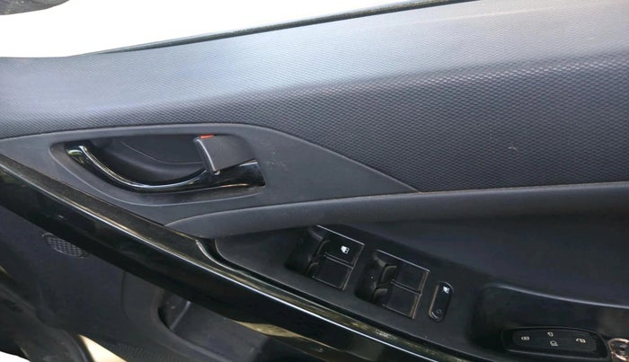 2022 Tata NEXON XZ PLUS (PREMIUM) KAZIRANGA PETROL, Petrol, Manual, 82,625 km, interior