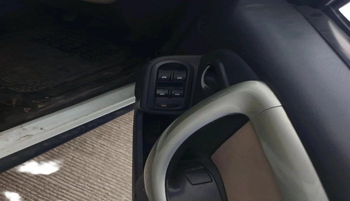 2012 Renault Duster 85 PS RXL DIESEL, Diesel, Manual, 1,18,231 km, interior