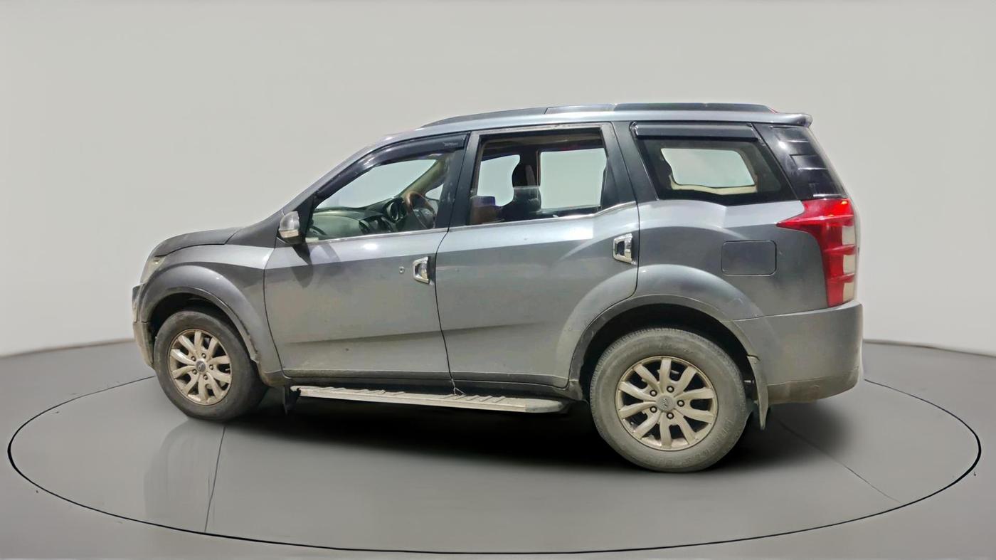 2016 Mahindra XUV500 W10 AT, Diesel, Automatic, 1,31,487 km, exterior