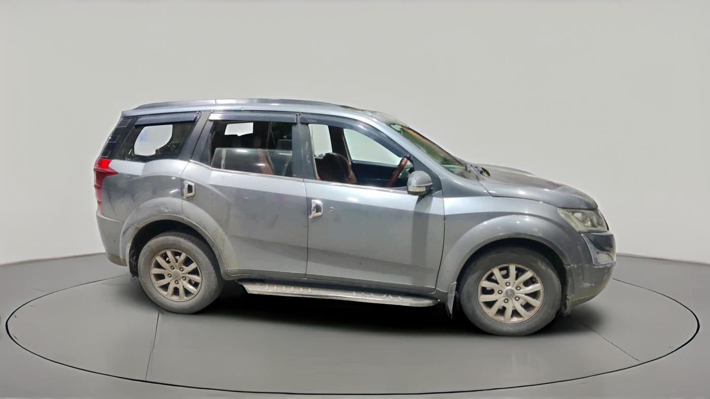 2016 Mahindra XUV500 W10 AT, Diesel, Automatic, 1,31,487 km, exterior
