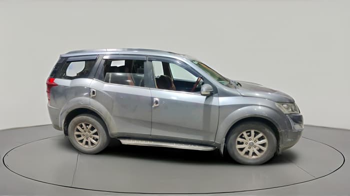 2016 Mahindra XUV500 W10 AT, Diesel, Automatic, 1,31,487 km, exterior