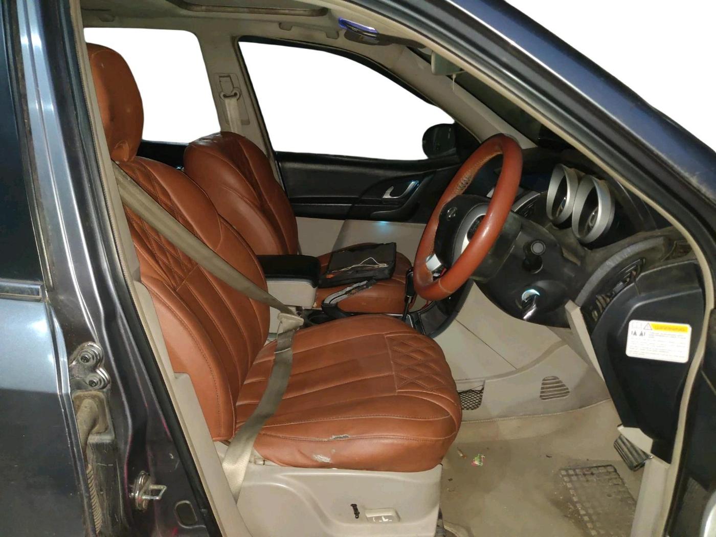 2016 Mahindra XUV500 W10 AT, Diesel, Automatic, 1,31,487 km, interior