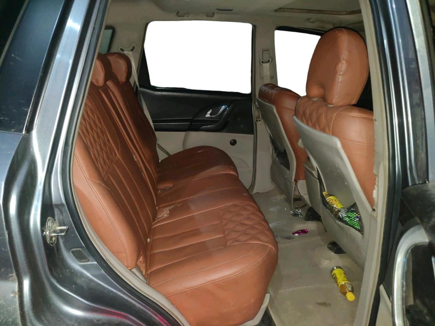 2016 Mahindra XUV500 W10 AT, Diesel, Automatic, 1,31,487 km, interior
