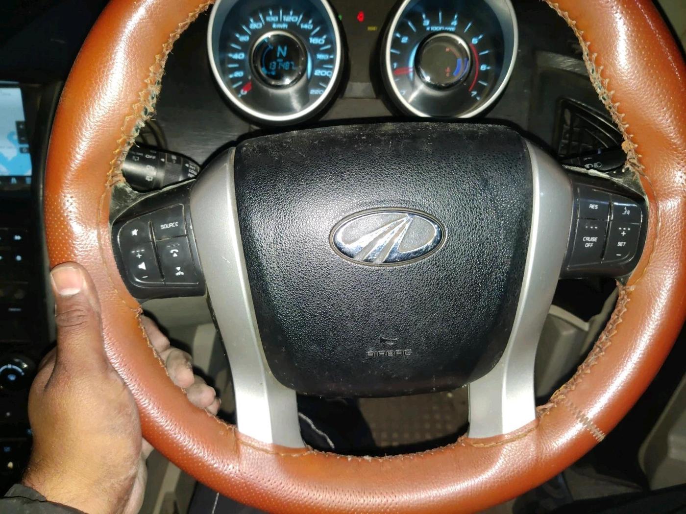 2016 Mahindra XUV500 W10 AT, Diesel, Automatic, 1,31,487 km, interior