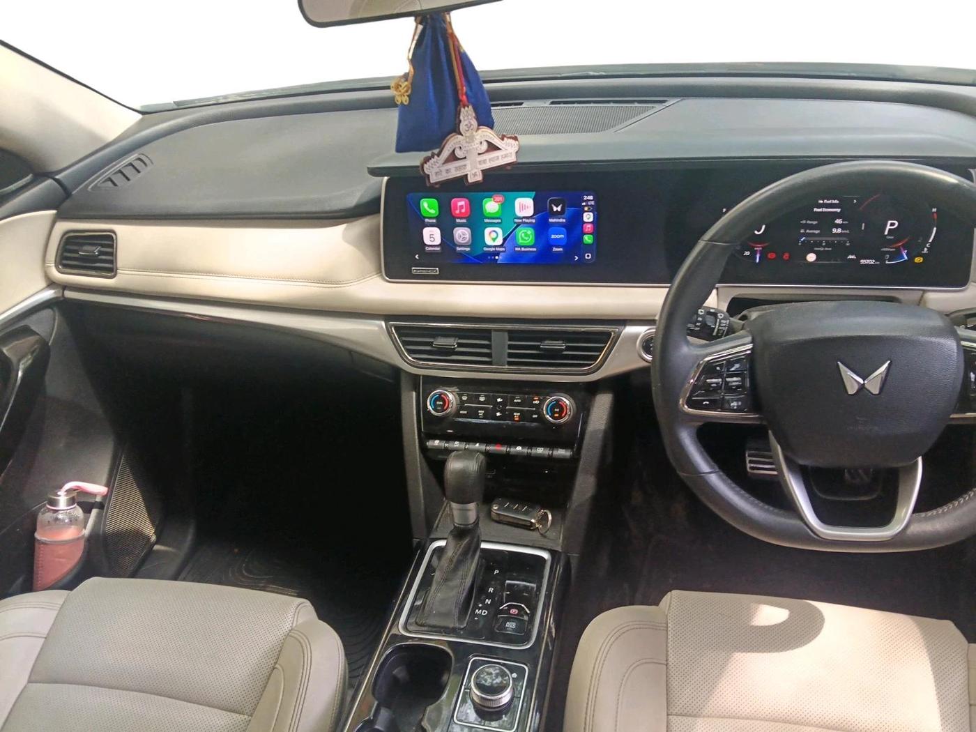 2024 Mahindra XUV700 AX 7 LUXURY D AT 7 STR, Diesel, Automatic, 95,702 km, interior